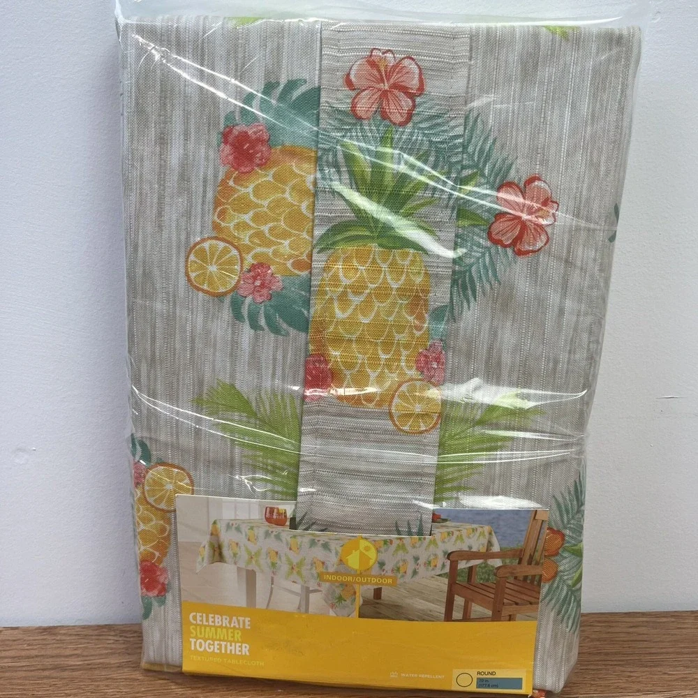 Celebrate Summer Together 70‎ in Round Tablecloth Pineapples Indoor/Outdoor NEW